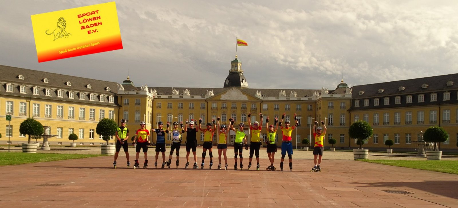 Traditionelles Gruppenfoto vor dem Karlsruher Schloss