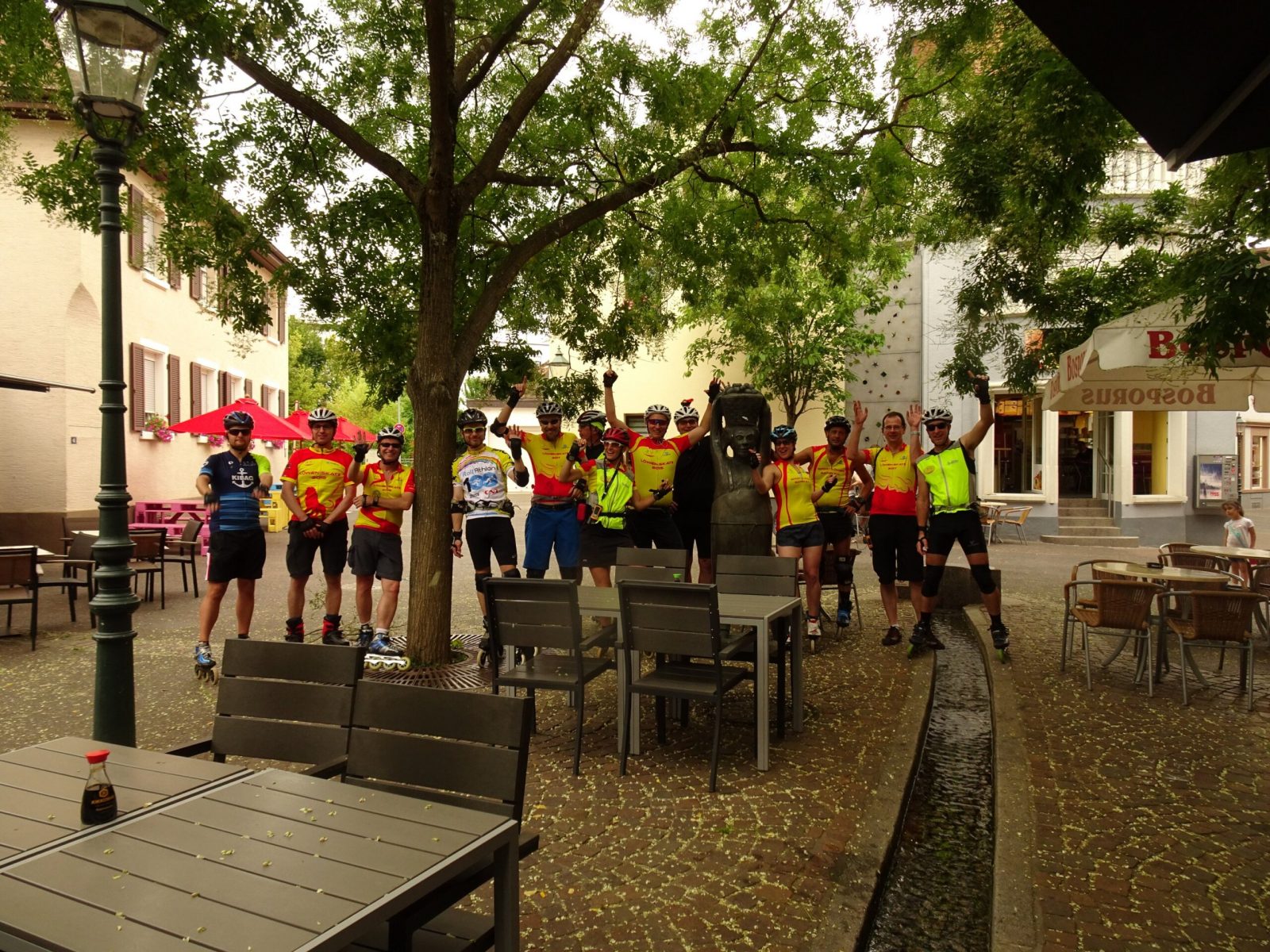 Gruppenfoto mit dem Bühler Zwetschgenbur